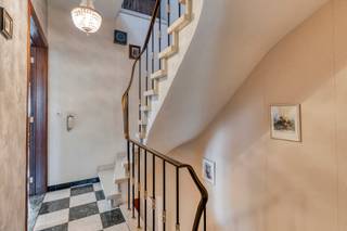 Te moderniseren bel-étage gelegen in een rustige en verkeersluwe buurt te Strombeek-Bever. De woning bevindt zich in dichte nabijheid...