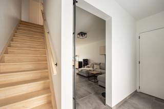 Wie op zoek is naar een zeer recente, energiezuinige gezinswoning met een moderne uitstraling en een doordachte indeling, voelt zich hier...
