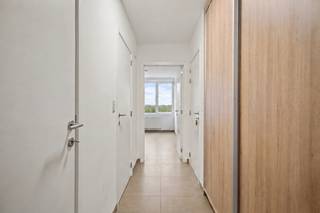 <strong>Interessante investeringseigendom</strong><br /><br />Te Baasrode, gelegen nabij belangrijke uitvalswegen hebben we dit 2-slaapkamerappartement op de tweede verdieping te koop. <br />Via de inkomhal met vestiarekast krijg je toegang tot de ruime leefruimte met open geïnstalleerde keuken. Tevens bevindt zich op deze verdieping de slaapkamer, badkamer met toilet en de wasplaats/technische ruimte. Via een vaste trap in de woonkamer bereik je de bovenverdieping met een multifunctionele ruimte van 40 m² met balkonvenster.<br />Het appartement wordt momenteel verhuurd aan 920 EUR.<br /><br /><strong>Troeven:</strong>
<ul>
<li>conforme elektrische keuring</li>
<li>gunstige EPC-score</li>
<li>lift aanwezig</li>
</ul>
Werd uw interesse geprikkeld en wens je bijkomende info of een bezoek ter plaatse? <br />contacteer Peggy: 0478/37.00.82 of peggy@berno.be