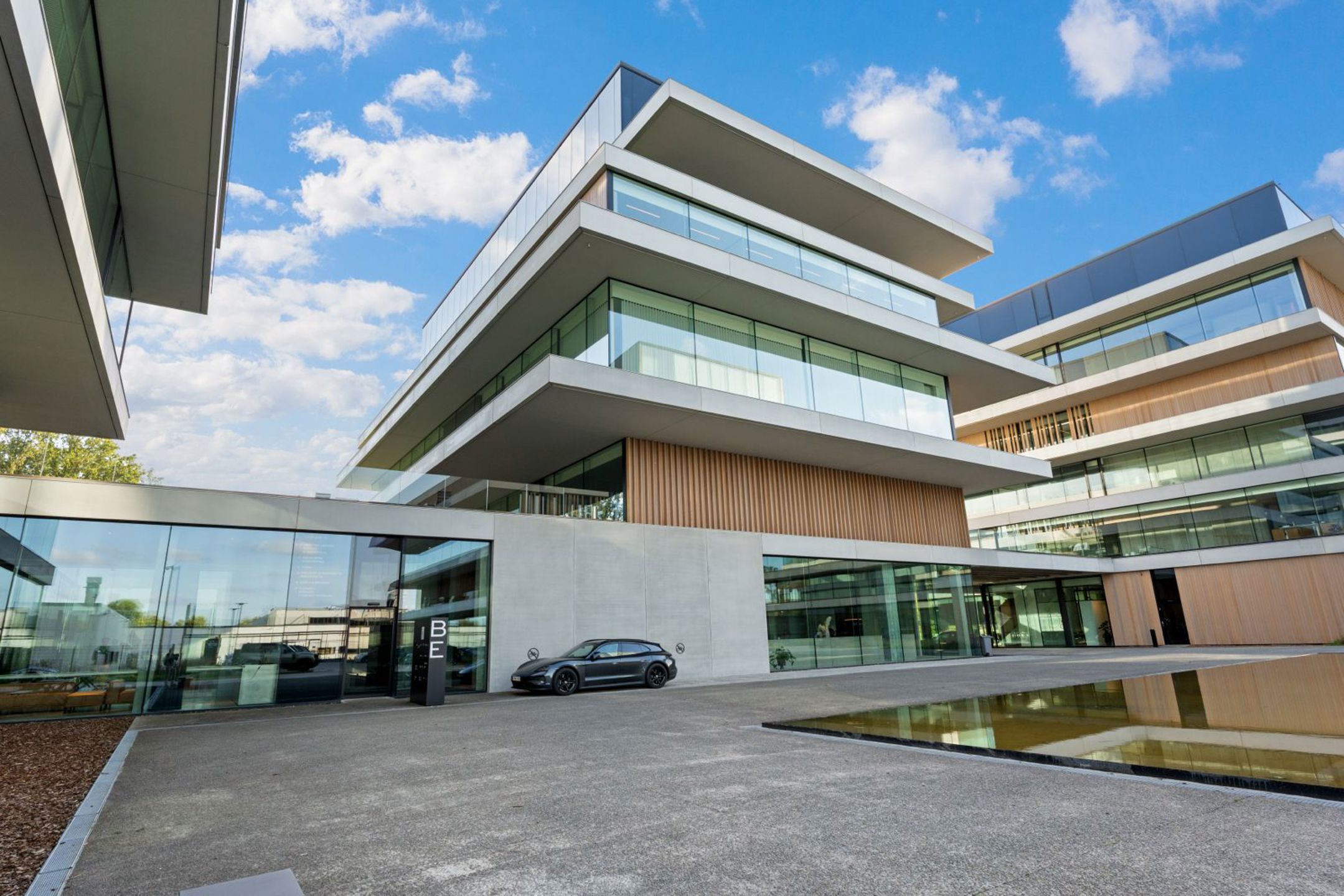 Commercial for rent in Oostkamp