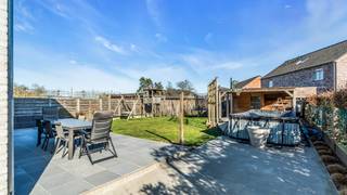 Immo3000 heeft deze ruime & recente vrijstaande villa te koop in Tielt-Winge mét zwembad.Deze woning heeft alles wat je nodig hebt : 6 ruime...