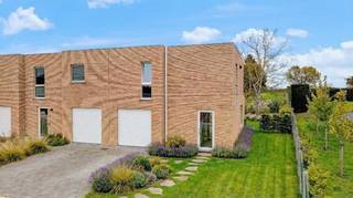 Energiezuinige 3 slaapkamer nieuwbouwwoning met inpandige garage op een terrein van 6a te Meensel-Kiezegem. De woning is volledig voltooid...