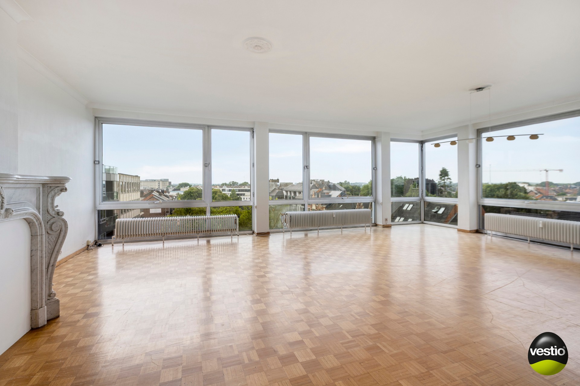 Klassevol, lichtrijk 3 slaapkamer appartement van 145 m² op het Leopoldplein. - foto 3