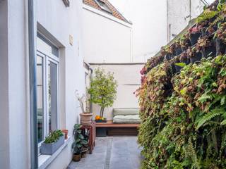 Karaktervolle en instapklare gezinswoning met o.m. vier slaapkamers, twee badkamers en een mooi ingerichte buitenruimte in Ledeberg. Deze stadswoning...