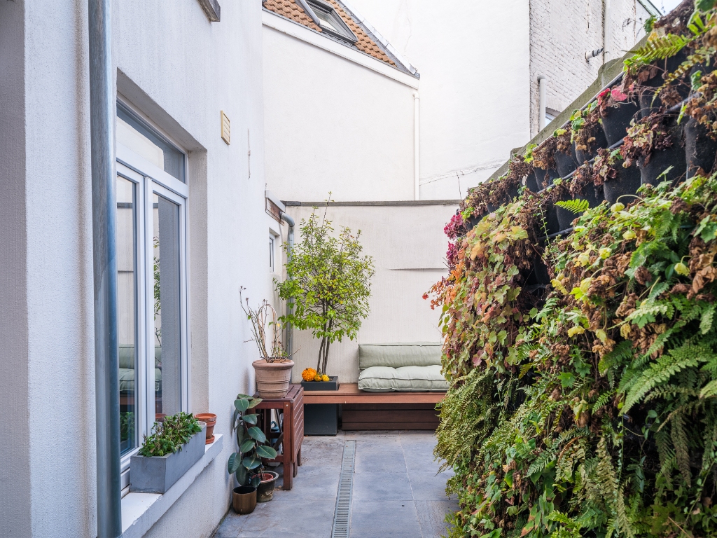 Karaktervolle gezinswoning met vier slaapkamers, twee badkamers en een mooi ingerichte buitenruimte - foto 3