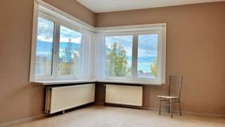 Welkom in deze vrije studio(van binnen 31m²) op het 2de verdiep te koop met de volgende indeling:inkomhal, open leefruimte met prachtig zicht op de...