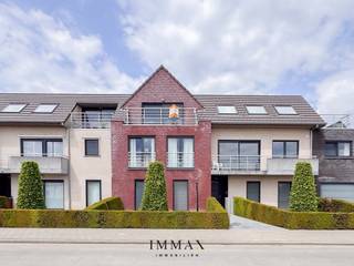 A ready-to-move-in flat with 2 spacious bedrooms, a south-facing terrace and an underground garage in Zedelgem!The apartment comprises the following...