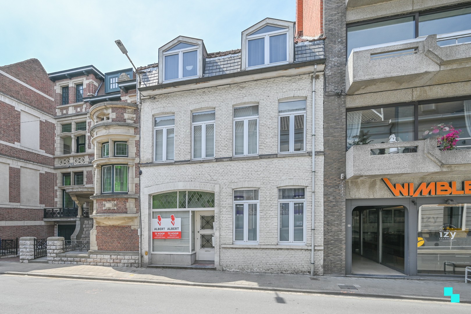 Appartementsgebouw met 3 verhuurde entiteiten in hartje Izegem - photo 1