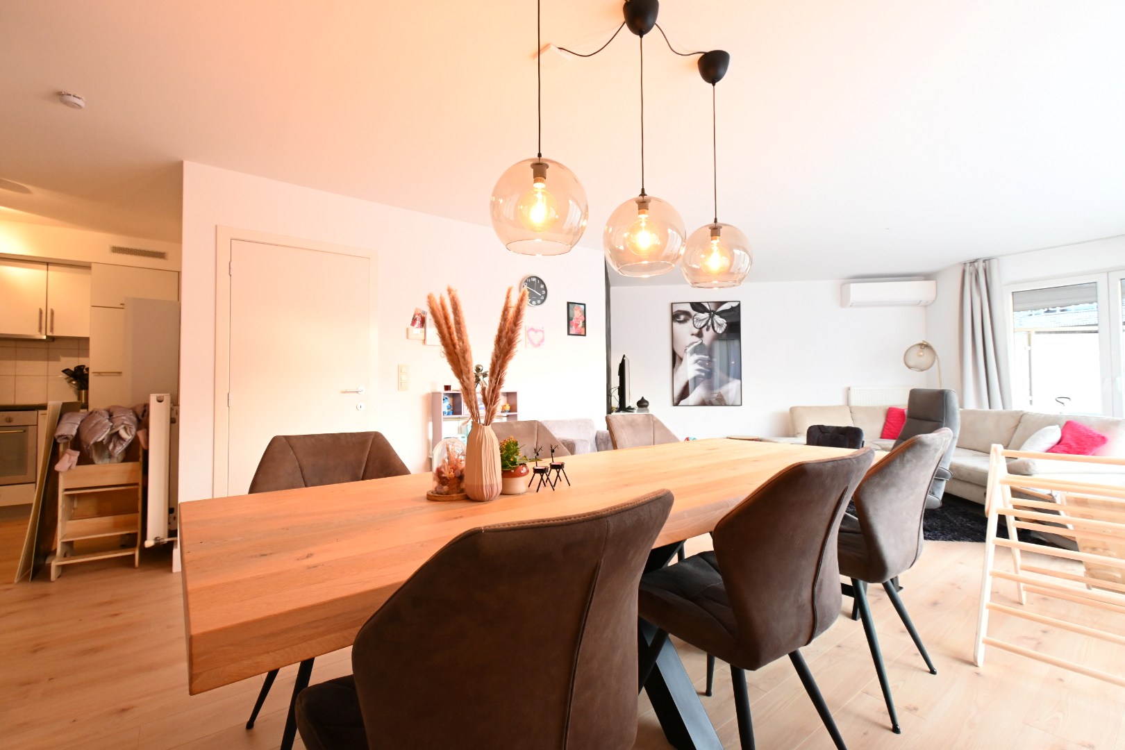 Knap en ruim appartement met 2 slaapkamers in het centrum van Lanaken - foto 2