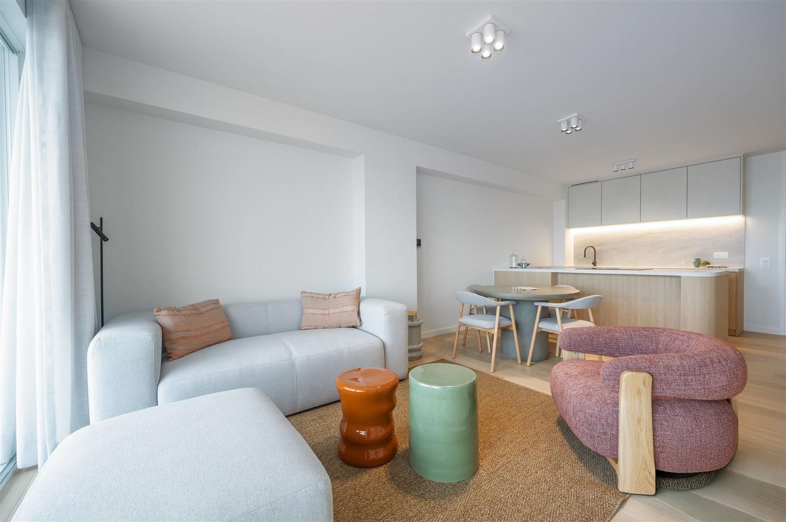 Beautiful and tastefully fully finished apartment located on the second floor. - photo 2