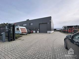 PLUSPUNTEN:+ perceeloppervlakte: 1.158 m²+ totale vloeroppervlakte: 417 m²+ oppervlakte bedrijfshal: 299 m²+ instapklaar en veelzijdig+ ingerichte...