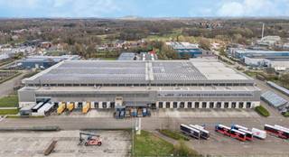 - magazijnen 20.224m²- kantoren 2.500m²- buitenterrein 20.000m² of 100 vrachtwagen parking- hoogte magazijn 12m- laadkades 22- poorten 4- gepolijste...