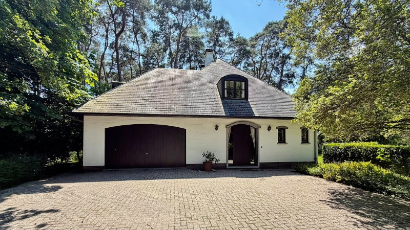 Stijlvolle villa van 275m² op 20 are met bureel, 4 slaapkamers, 2 bad-of douchekamers, dubbele garage - foto 5