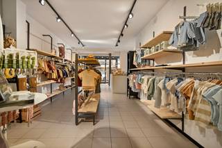 Uniek Handelspand op de commerciële as van Middelkerke – Maximale visibiliteit!Bent u op zoek naar een toplocatie waar uw zaak écht in het...