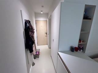 <p>*<span> Visite à demander à student@immolivit.be </span></p><p><span>** Uniquement pour les étudiants</span></p><p><span> </span></p><p><span>Project Archive 0.2 est situé dans la Mechelsestraat 165, une rue historique et charmante au cœur de Louvain, à proximité du centre ville animé et à quelques pas des campus universitaires. Cet emplacement combine l'atmosphère du vieux Louvain et la dynamique de la vie étudiante.</span></p><p><span> </span></p><p><span>Grâce à sa situation centrale, Archive 0.2 est facilement accessible à vélo, à pied et par les transports publics. Dans les environs immédiats, vous trouverez de nombreux endroits agréables pour manger et étudier. Le projet propose des chambres d'étudiants modernes et confortables, parfaitement adaptées aux besoins des étudiants qui recherchent le calme, le confort et un cadre de vie inspirant à Louvain.</span></p><p><span> </span></p><p><span>Cette chambre est située à l'arrière de la résidence Archive 0.2. Elle est située au rez-de-chaussée et dispose d'une salle de bain privée avec lavabo, douche et toilettes. Il y a également un réfrigérateur encastré. Depuis la chambre, vous avez également accès au jardin commun.</span></p><p><span>Pour cuisiner, vous pouvez utiliser la cuisine commune avec un espace de rangement et de détente privé. </span></p>