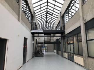 High-quality 475 m² office space for rent.Fantastically located along the vibrant Leuvensesteenweg in Zaventem, this office space is situated on the...