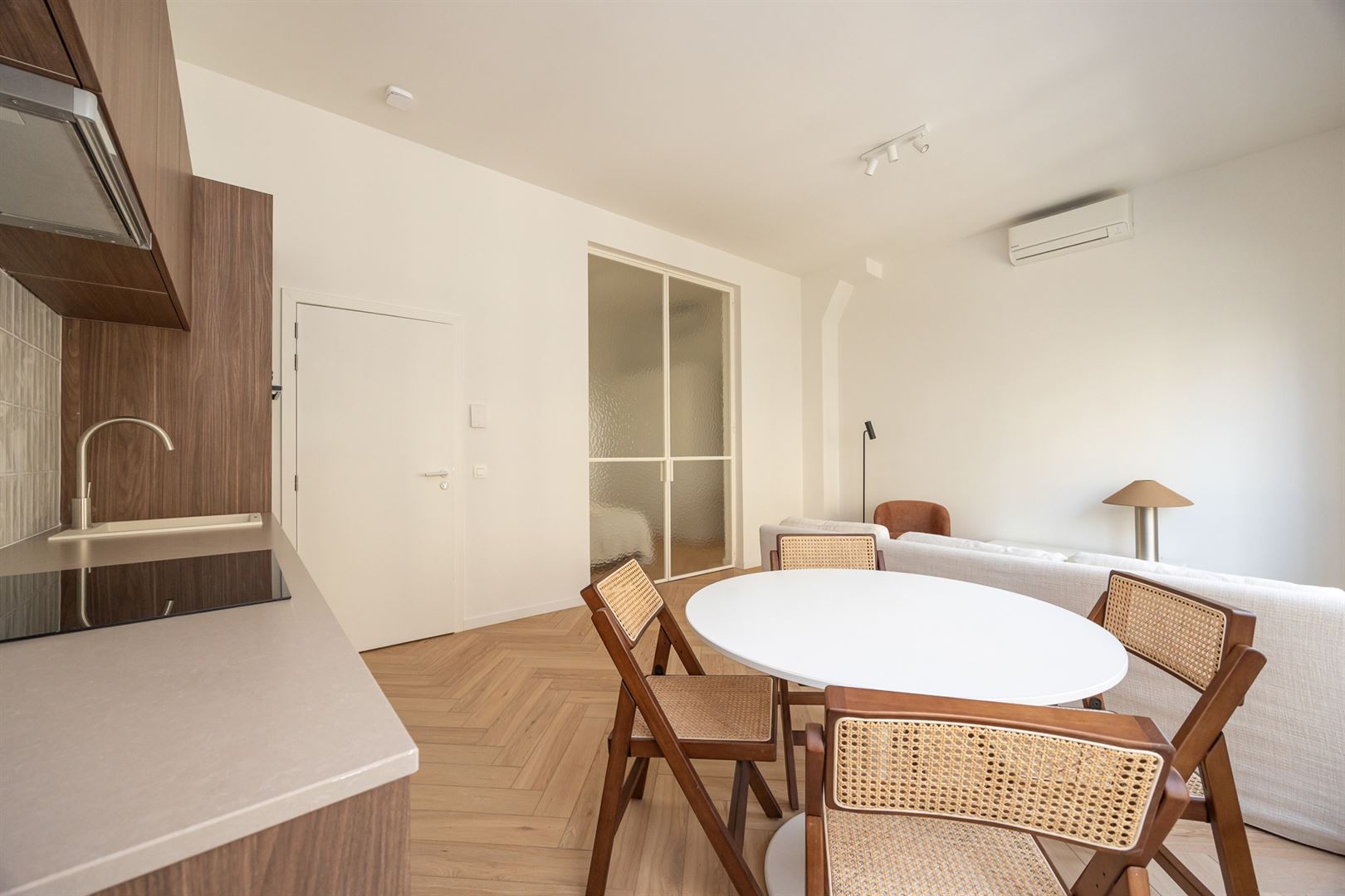 Gerenoveerd en een bemeubeld appartement met 1 slaapkamer.  - foto 4