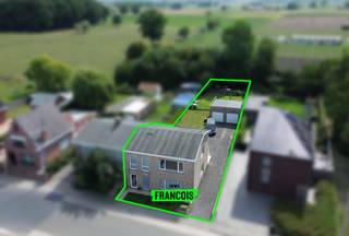 Dit kleinschalige pand met slechts twee ruime appartementen van elk circa 90 m², gelegen in de rustige en geliefde Tinhoutstraat, biedt een...