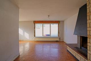 Deze woning is gelegen op wandelafstand van het centrum van Buggenhout en toch is het rustig wonen in deze wijk. Deze woning is te renoveren maar...