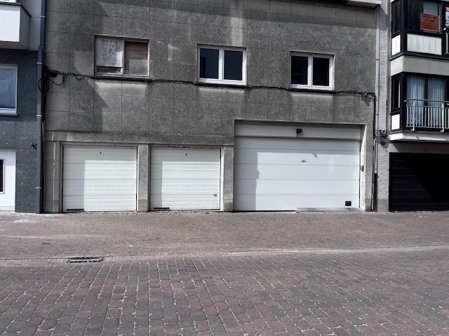 Exclusive apartment with direct sea view on the Zeedijk of Ostend! - photo 4