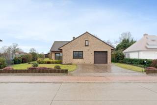 Te koop: ruime open bebouwing in Beigem, Vlaams-Brabant, met een royale tuin van 1120 m².Deze woning uit 1995 biedt een solide basis voor wie op zoek...