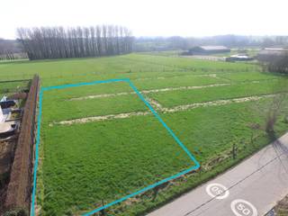 Op zoek naar de ideale locatie om uw droomwoning te bouwen? Dit mooie perceel van 692 m², met een straatbreedte van 16,4 meter, biedt u alle ruimte...