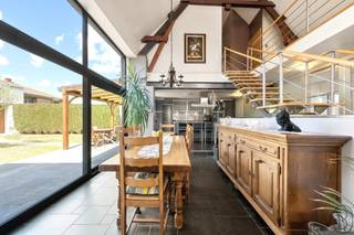 Stunning house renovated in 2007 featuring on the ground floor a beautiful entrance hall with cloakroom and toilet, a bright 100 m² living area...