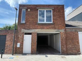 MAGAZIJN TE HUUR IN CENTRUM TURNHOUTBent u op zoek naar een praktische magazijnruimte in het hart van Turnhout? Dit magazijn ligt in een rustige...