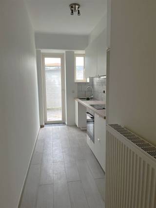 Gerenoveerd gelijkvloers appartement met een slaapkamer Gelegen in het centrum van Merksem, vlakbij alle faciliteiten zoals supermarkten, openbaar...