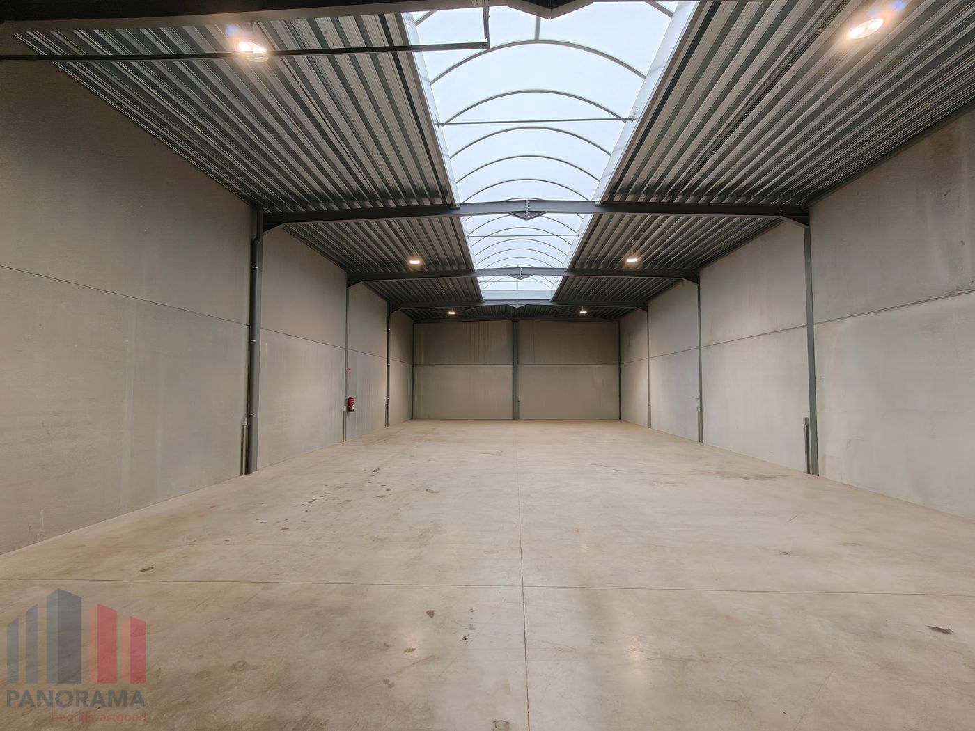 300 m² INSTAPKLARE KMO-UNIT TE HUUR OP INDUSTRIEZONE BLAUWE TOREN IN BRUGGE - foto 4