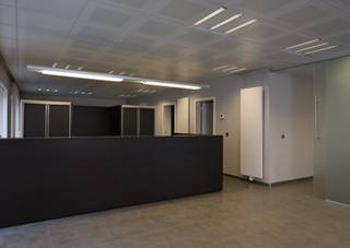 Voor meer info of een bezoek, bel 053 59 49 32 - Centraal gelegen gelijkvloerse kantoorruimte in een verzorgd en goed onderhouden...