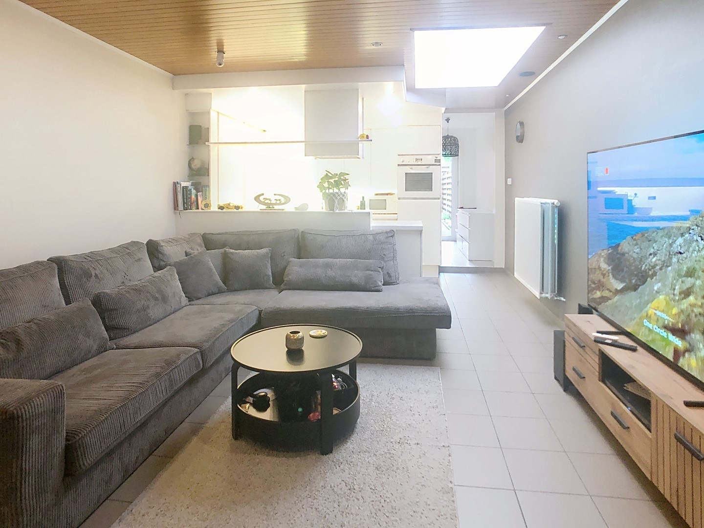 Volledig gerenoveerde woning vlakbij centrum en winkels - foto 2