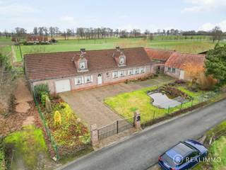 Zeer gunstig gelegen woning op een perceel van 24.746m² en op unieke ligging aan de Schelde.Ontdek deze uitzonderlijke eigendom in het charmante...