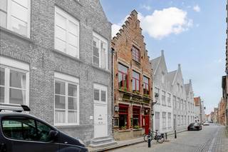 Een HISTORISCH BRUGS PAND gelegen op Sint-Anna, in het pittoreske Gezellekwartier van de bruisende binnenstad. Met een mooie grondoppervlakte van...