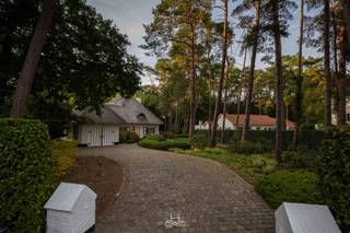 Voor meer info of een bezoek: info@homixx.be of 016 199 344Deze charmante villa is rustig en landelijk gelegen, midden in het groen, op een prachtig...