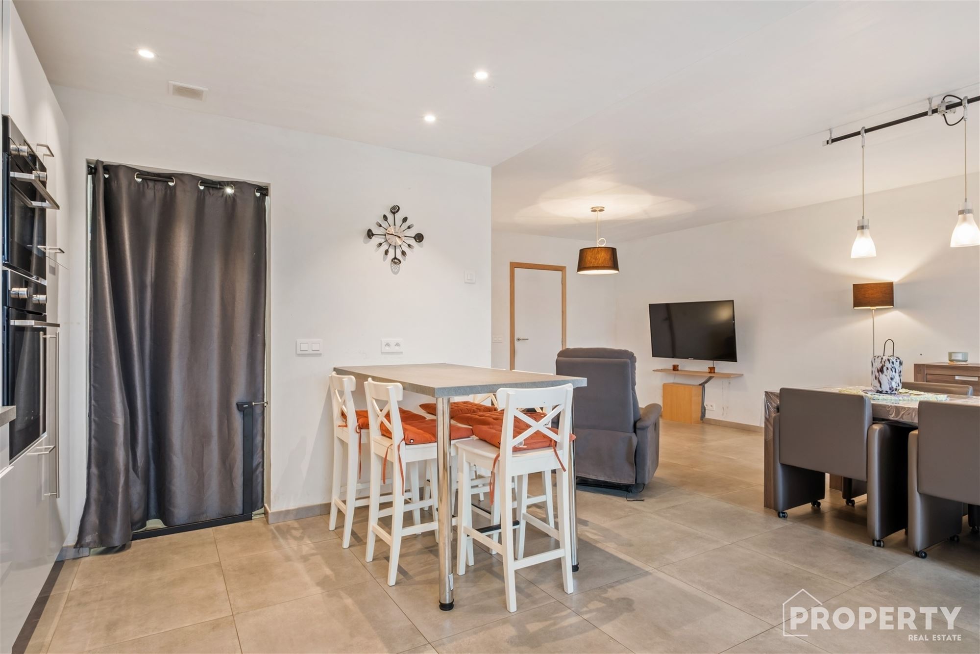 Instapklare gezinswoning met 4 slaapkamers & garage! - foto 5