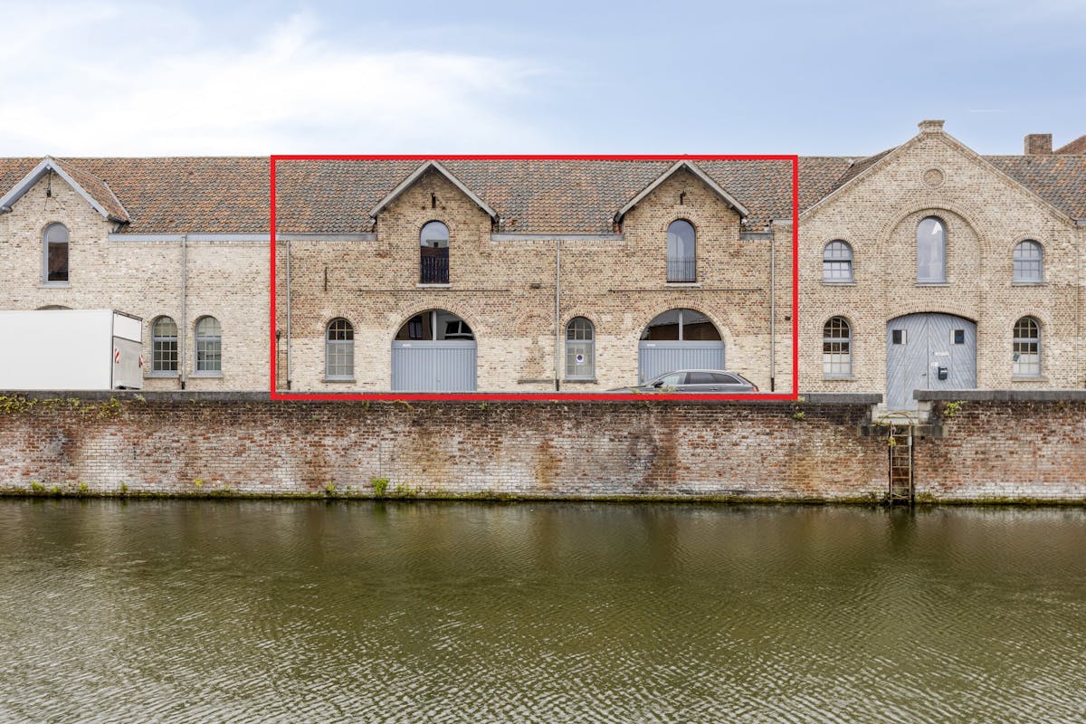 Unique office of approximately 330 m² for sale in Kortrijk - photo 1