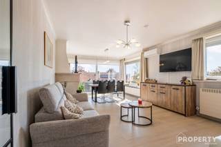 A saisir ! !! Appartement spacieux de 2 chambres à coucher avec garage, clé en mainAgencement : hall d'entrée spacieux, espace de vie lumineux avec terrasse, cuisine, débarras, toilettes invités, 2 chambres avec balcon ensoleillé, salle de bains entièrement rénovée. En bas, il y a un débarras supplémentaire et un garage fermé !Avantages : epc favorable, garage fermé ! Situation privilégiée.Pour plus d'informations ou une visite, envoyez un email à info@property-vastgoed.be ou appelez 0472406073