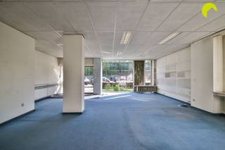 Op een uitstekende locatie in Deurne-Zuid vlakbij het Rivierenhof en de E313 vinden we op de hoek van residentie "Peter Benoit" dit...