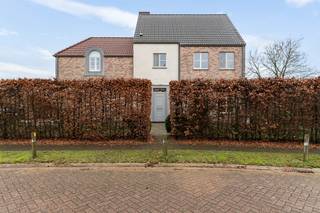 Recente open bebouwing in een rustige, residentiële en doodlopende wijk in Oelegem.In deze charmante open bebouwing wordt comfort moeiteloos...