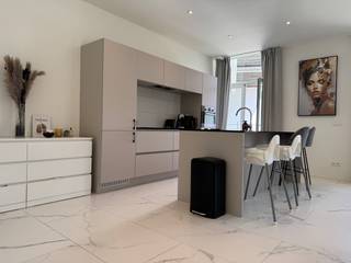 Ontdek dit aangenaam en instapklaar appartement van 105 m² met hoogwaardige afwerking, gelegen in de charmante en gerenoveerde residentie Château...