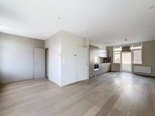 Etterbeek – Te Huur: Duplex met 2 Slaapkamers en 2 Badkamers vlak bij ULB/VUB - 80m² + terrasDeze prachtige duplex biedt een lichte en...
