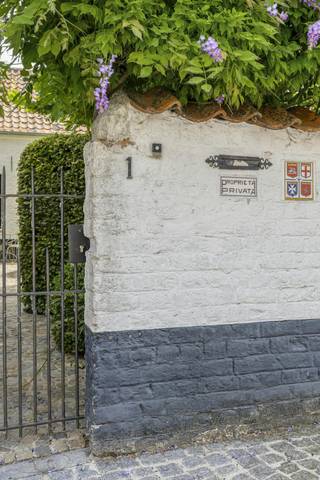 This recently (°2023, EPC 130 = B label) renovated house with an eye for detail is located along Ketelstraat 5 & Speystraat 1 in picturesque Damme...