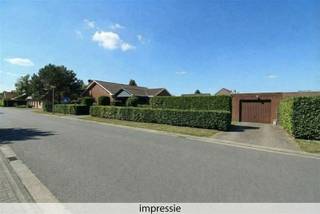 OPEN HUIS ZATERDAG 14 MAART van 16u tot 17 u ! Top gelegen laagbouwwoning met vele mogelijkheden! Deze woning is toe aan een grondige renovatie en...