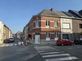 In de Gentsestraat te Geraardsbergen bevindt zich deze verzorgde en instapklare stadswoning met verrassend veel ruimte. Dankzij de nieuwe ramen...