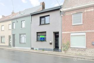 Ontdek deze instapklare, energiezuinige gezinswoning in het charmante Aalbeke, ideaal gelegen met makkelijke verbindingen en alle voorzieningen...