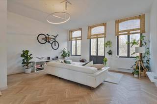 PLAN UW BEZOEK VIA VOLGENDE LINK: https://listed.mijnhuurprofiel.be/whise/7690833Bent u opzoek naar een luxueus duplexappartement op een absolute...