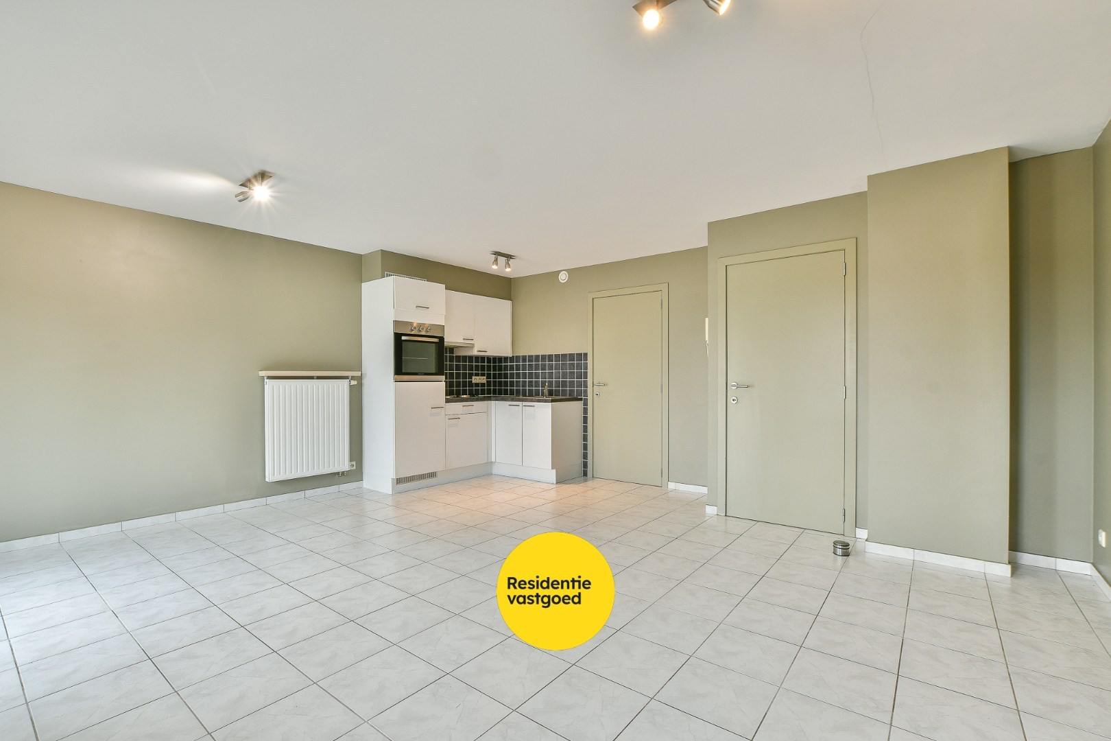 Modern gelijkvloers appartement met 2 slaapkamers– op slechts 500m van strand en zee! - foto 4