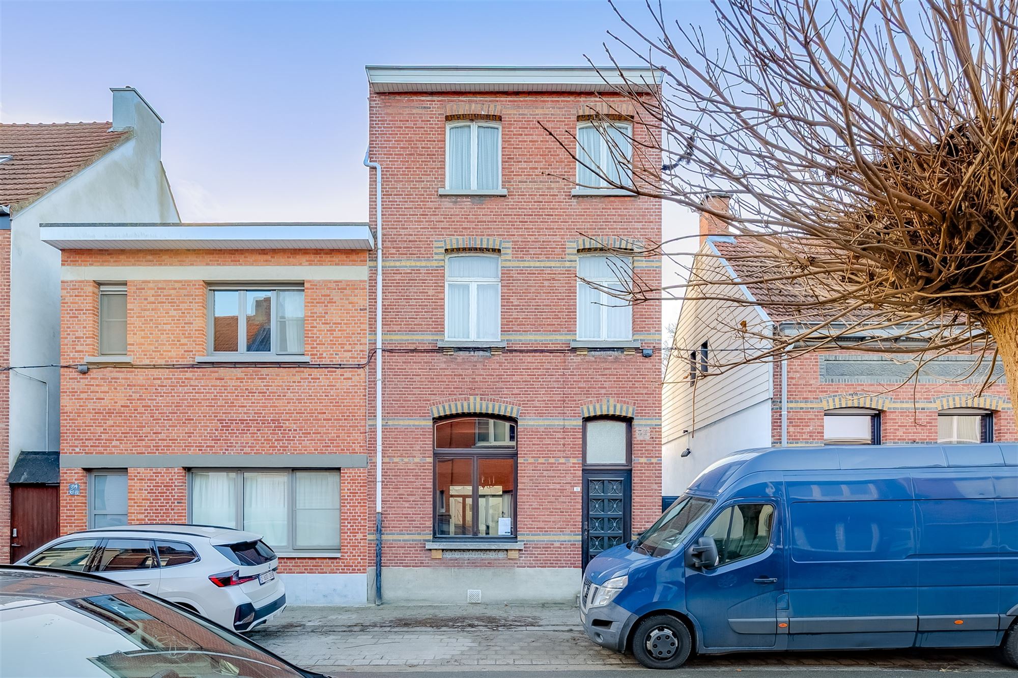 Te renoveren woning met 3-4 slk met gezellige tuin - foto 1