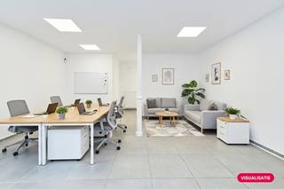 Dit commercieel gelegen en moderne kantoor te huur bevindt zich op een toplocatie in Gent, vlak bij Gent Zuid en op wandelafstand van de Korenmarkt. Het pand ligt in een uiterst centrale en goed bereikbare buurt met veel passage. De grote vitrine zorgt niet enkel voor enorm veel lichtinval, maar verhoogt ook de zichtbaarheid van uw bedrijf. Het pand is uitstekend bereikbaar met de fiets, te voet en het openbaar vervoer. Parkeren kan vlot in de nabijgelegen parkings Gent Zuid of Kouter.Kan zeker ook een invulling krijgen als handelspand. Oppervlakte:- Kantoorruimte (gelijkvloers): 58 m²- Kelder: ca. 10 m²Specificaties:- Origineel bouwjaar: 1886- Renovatiejaar: 2009- Hoogrendementsglas- EPC KNR: label C- Tegelvloer- Centrale verwarming op gas- Kitchenette- Sanitair- Aparte tellersBeschikbaarheid:Onmiddellijk beschikbaar.Bent u geïnteresseerd in dit kantoor te huur in Gent? Aarzel dan niet om contact op te nemen via 09 245 35 35 of business.gent@dewaele.com.Deze AI-visualisaties zijn bedoeld als inspiratie. Er werd geen rekening gehouden met technische specificaties, stedenbouwkundige voorschriften of de concrete mogelijkheden tot realisatie.Deze AI-visualisaties zijn bedoeld als inspiratie. Er werd geen rekening gehouden met technische specificaties, stedenbouwkundige voorschriften of de concrete mogelijkheden tot realisatie.